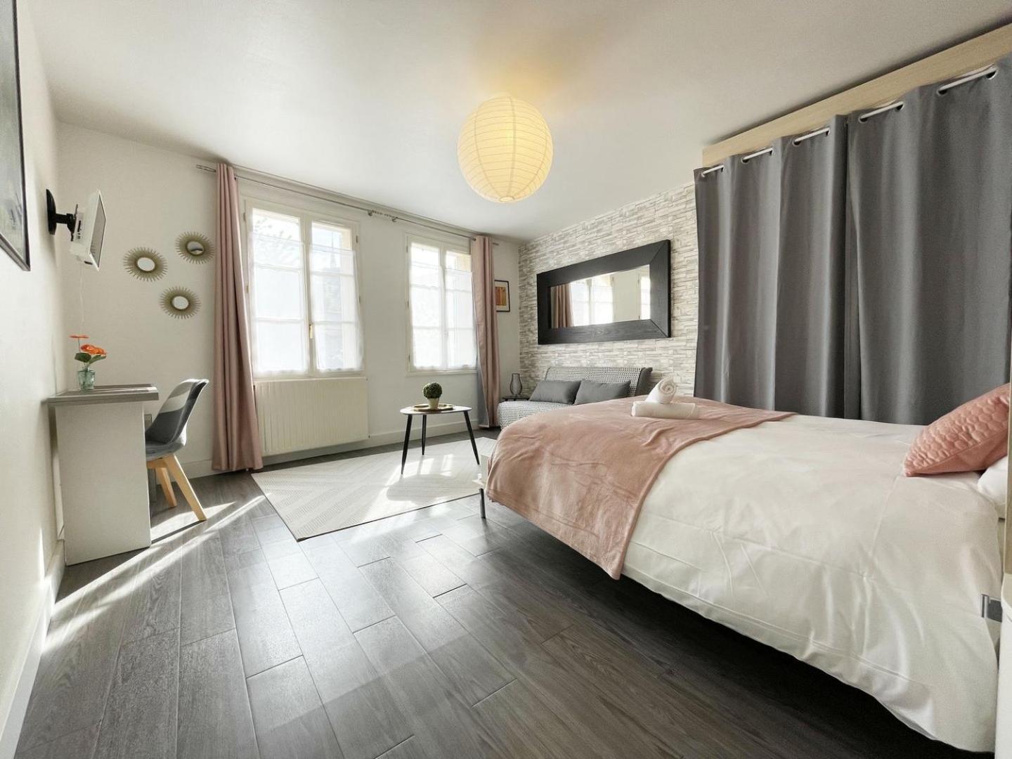 L'Aviateur - Self Check In Apartment Chartres Bagian luar foto